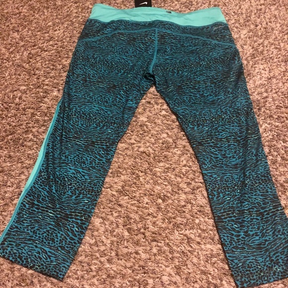 NWT LADIES NIKE XL DRI-FIT CAPRI - Picture 5 of 6
